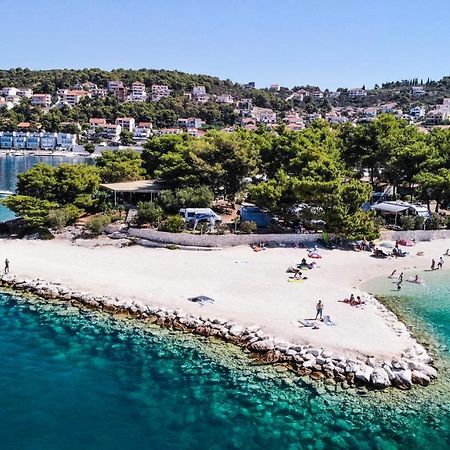 Kamp Rozac Hotel Trogir Bagian luar foto