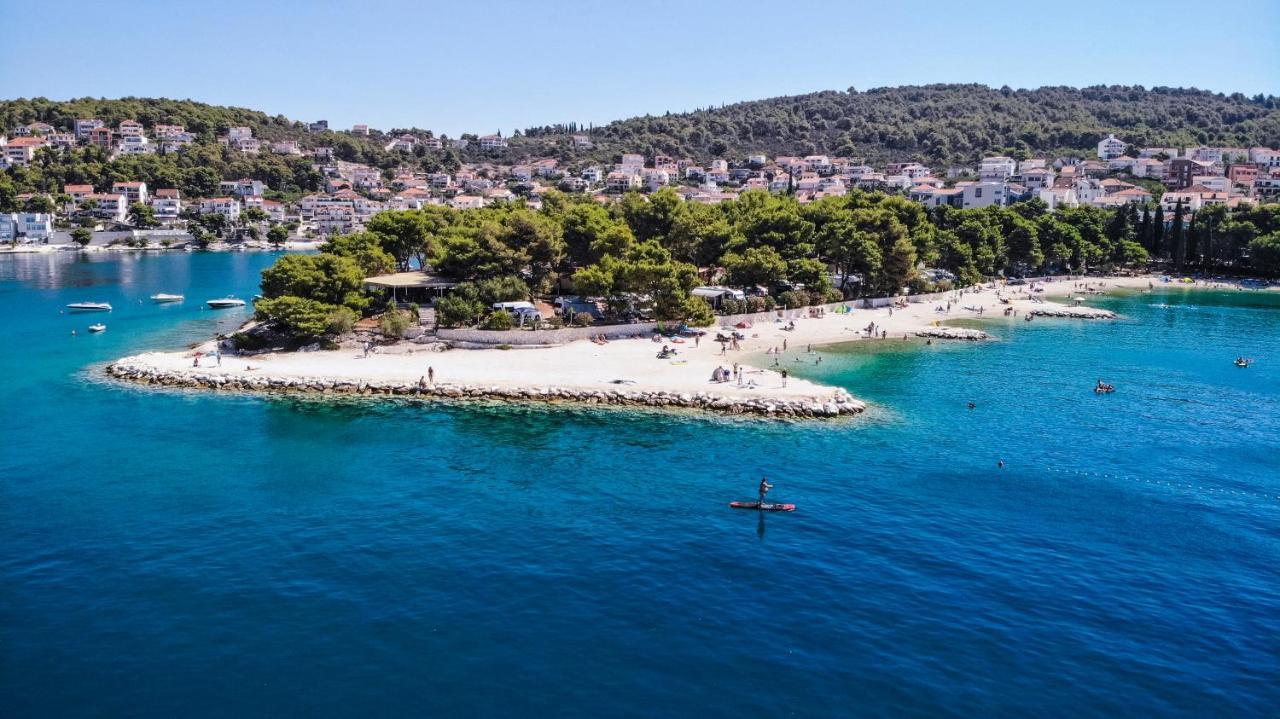 Kamp Rozac Hotel Trogir Bagian luar foto