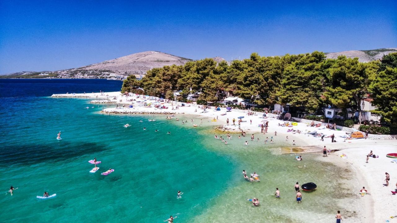 Kamp Rozac Hotel Trogir Bagian luar foto