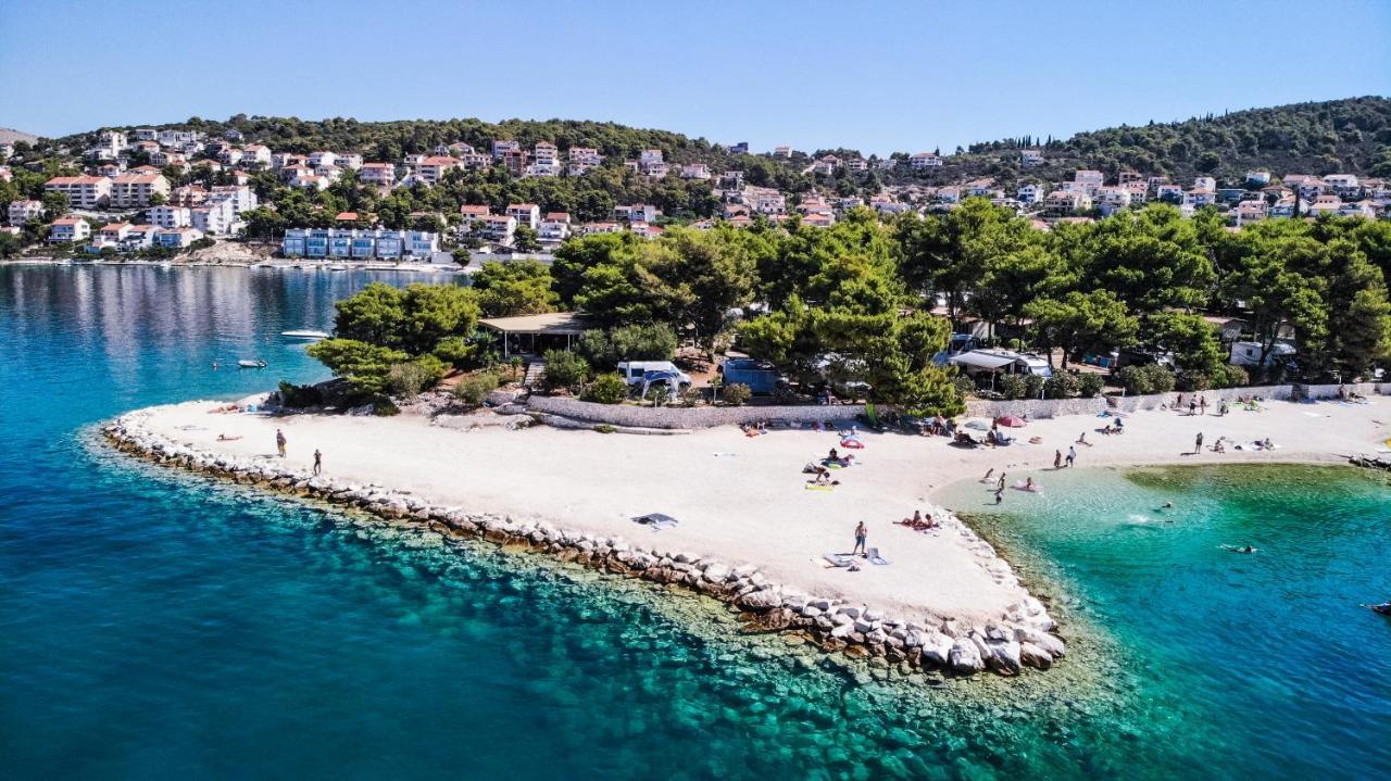 Kamp Rozac Hotel Trogir Bagian luar foto