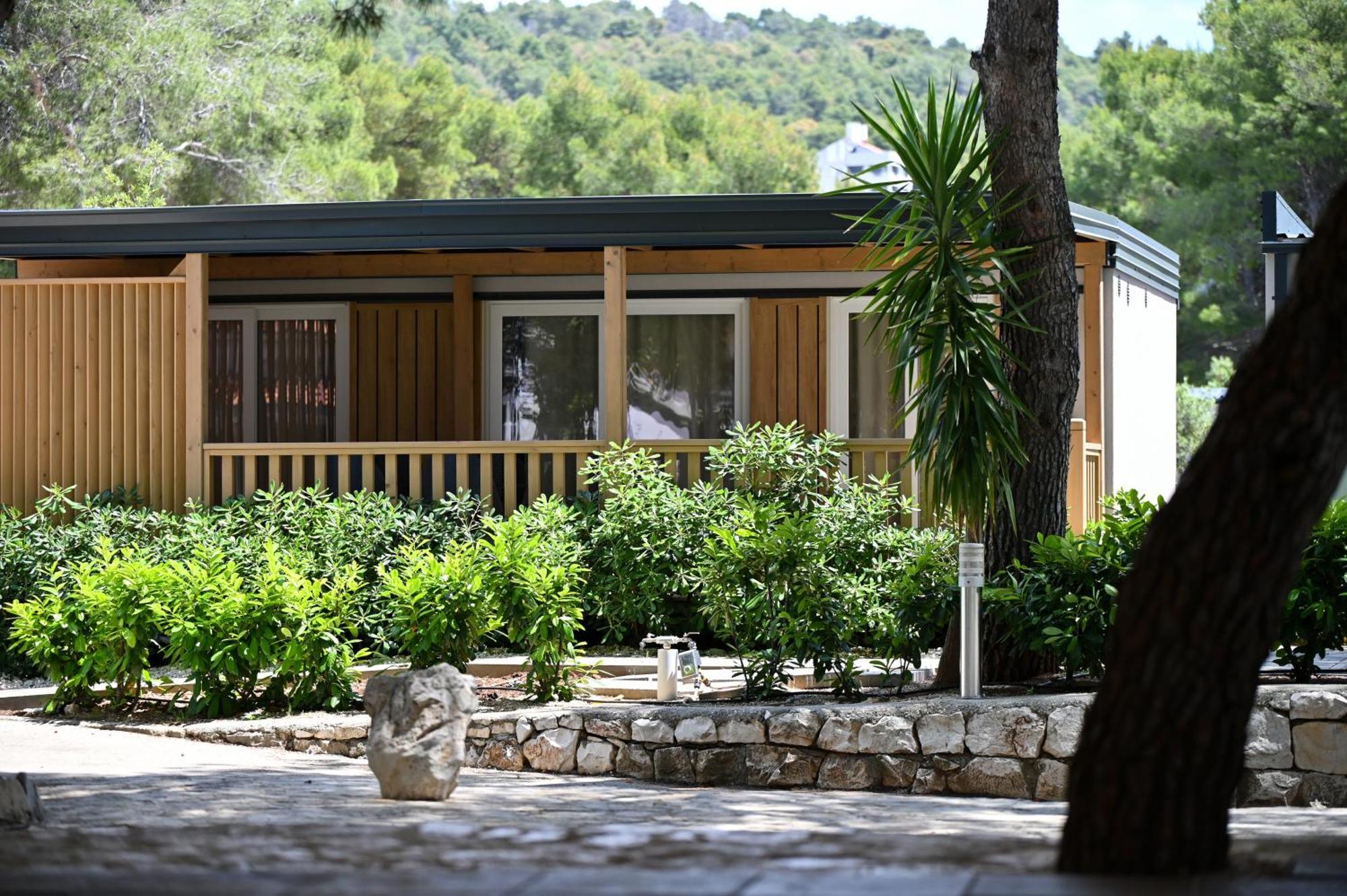 Kamp Rozac Hotel Trogir Bagian luar foto