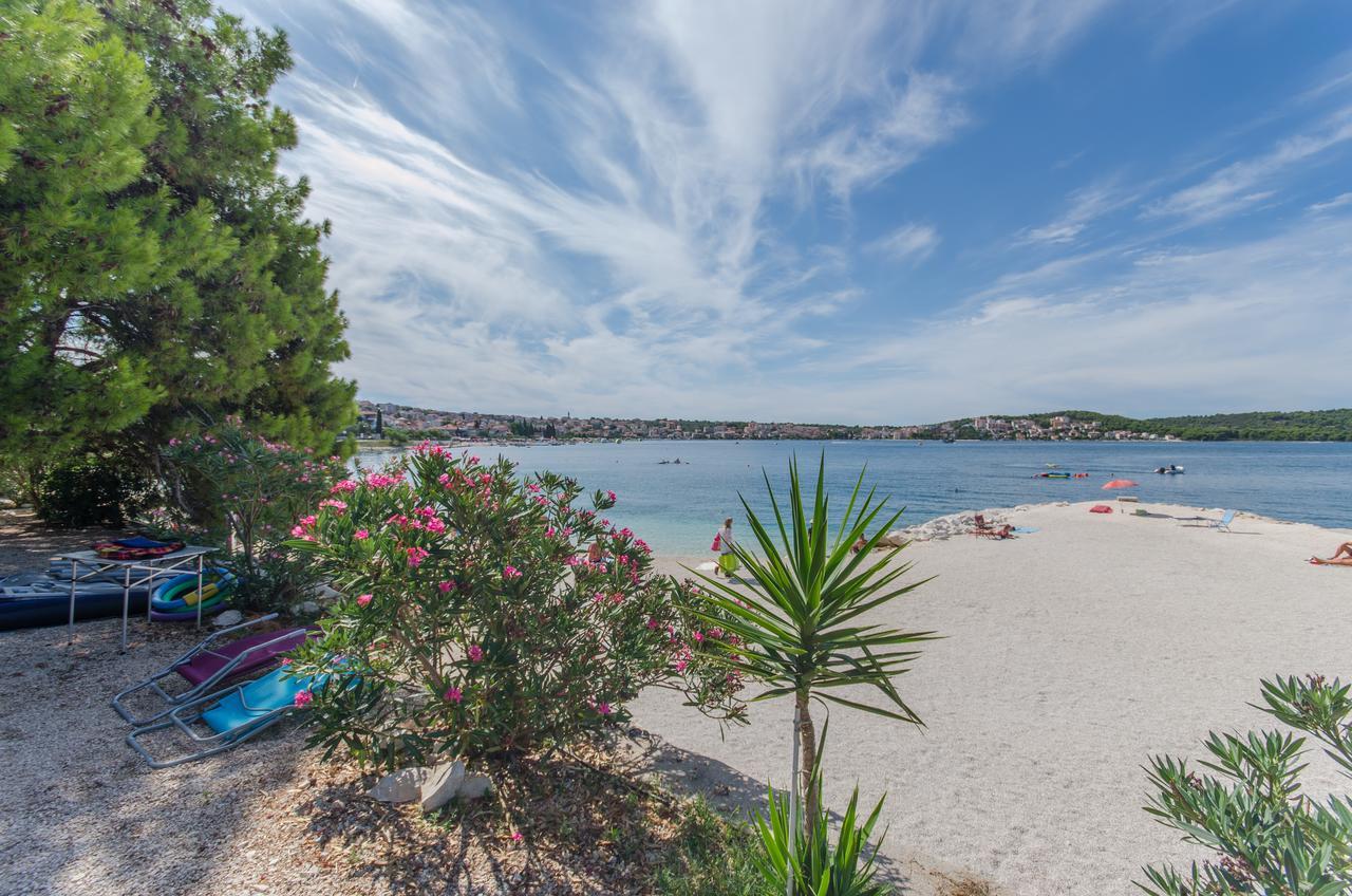 Kamp Rozac Hotel Trogir Bagian luar foto