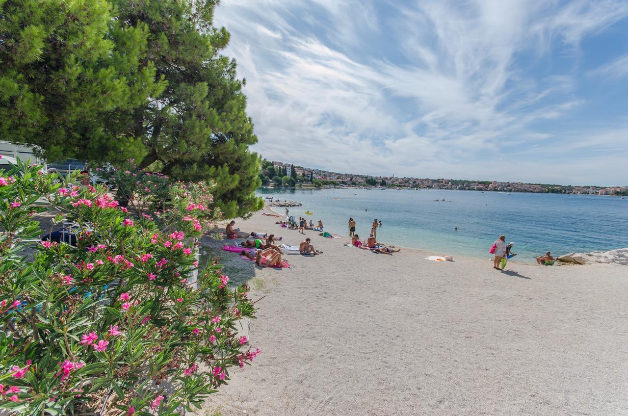 Kamp Rozac Hotel Trogir Bagian luar foto