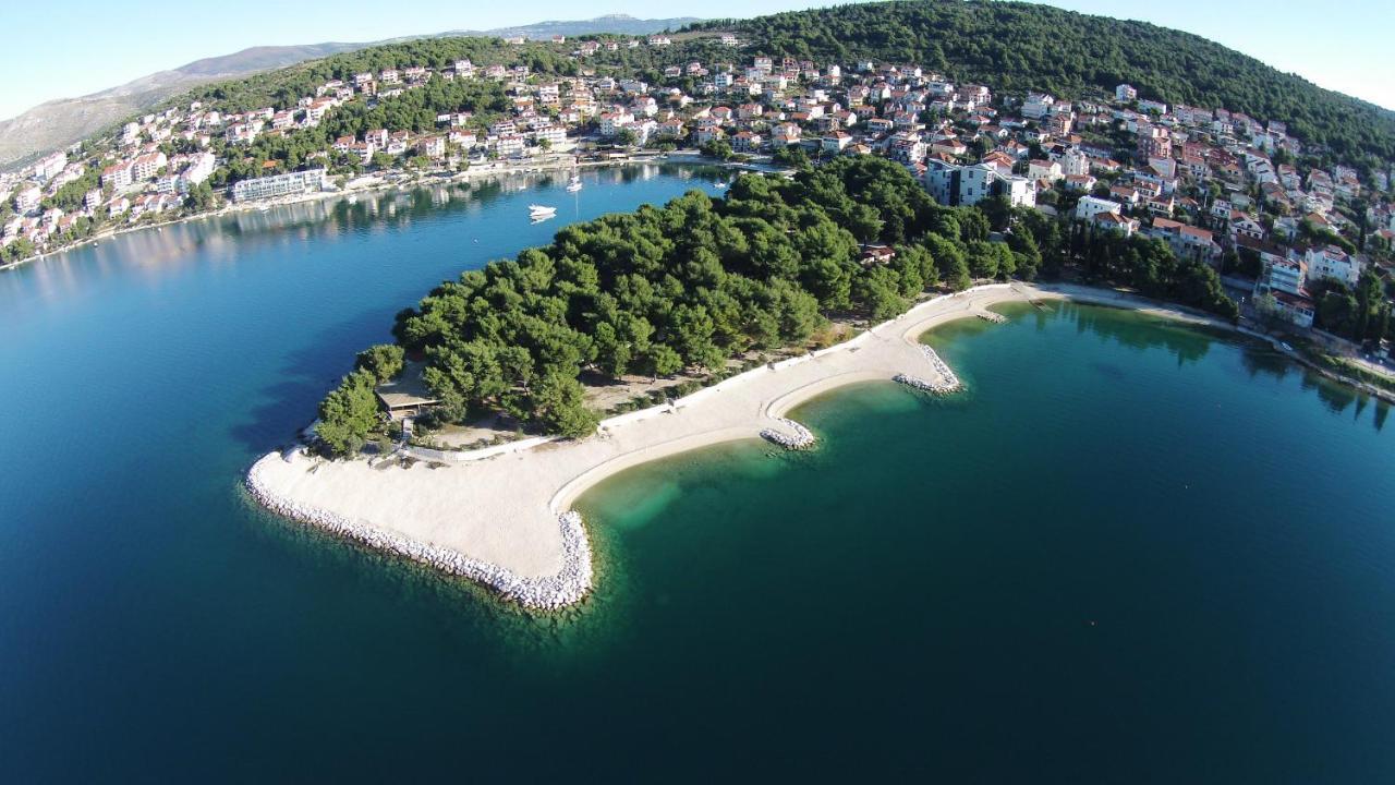 Kamp Rozac Hotel Trogir Bagian luar foto